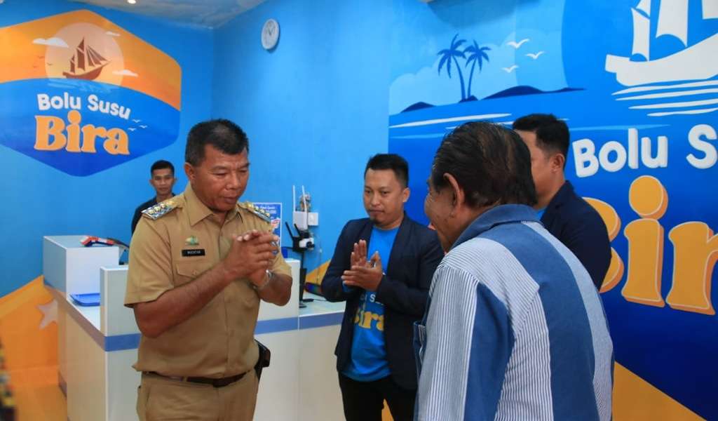 Bupati Bulukumba Resmikan Outlet Bolu Susu Bira, Saatnya Berburu Promo Spesial