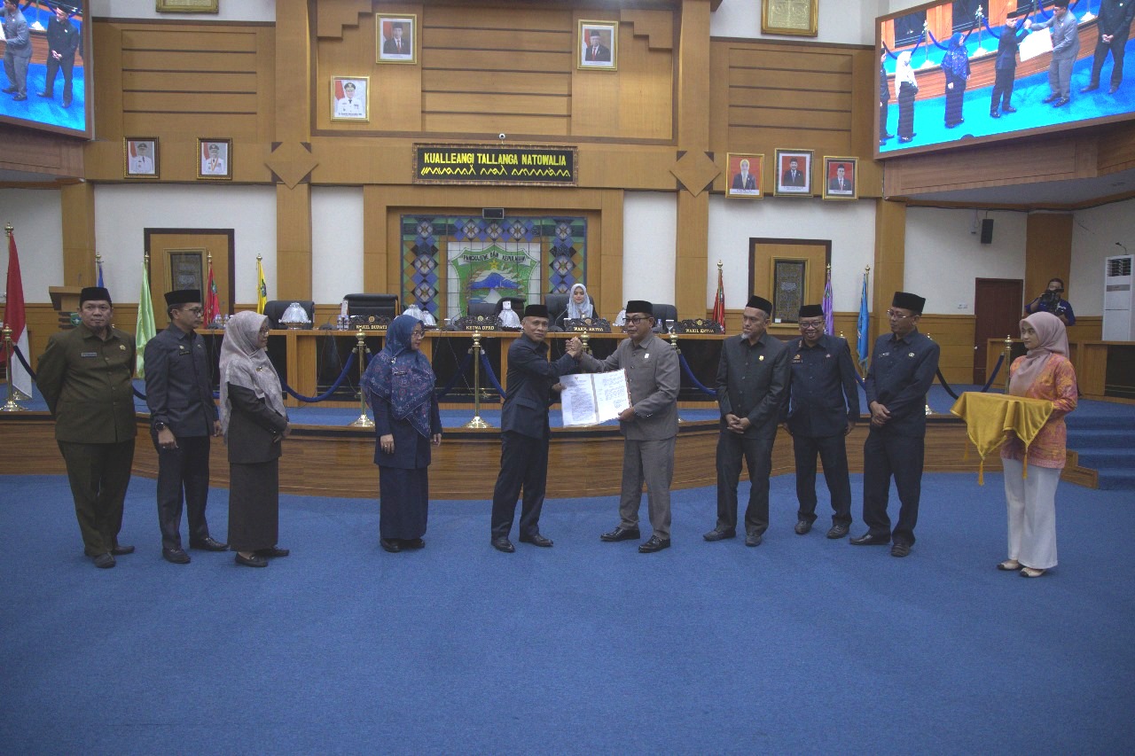 Wakil Bupati Pangkep Serahkan 2 Naskah Ranperda ke DPRD Pangkep