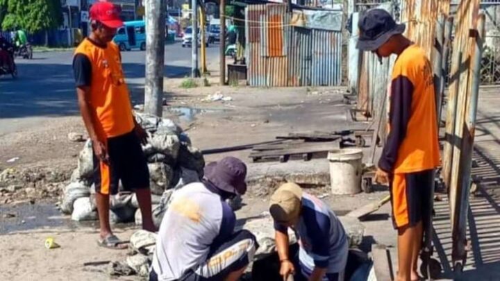 Satgas Drainase Dinas PU Makassar Mendapat Apresiasi atas Respons Cepat Terhadap Keluhan Warga Satgas drainase