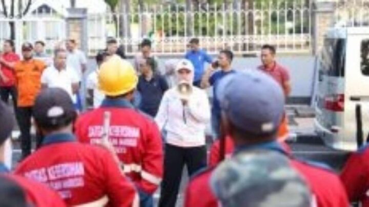 Berikan Contoh Nyata ke Masyarakat, Wakil Wali Kota Makassar Jaga Kebersihan Kota Lewat Jumat Bersih wakil wali kota makassar