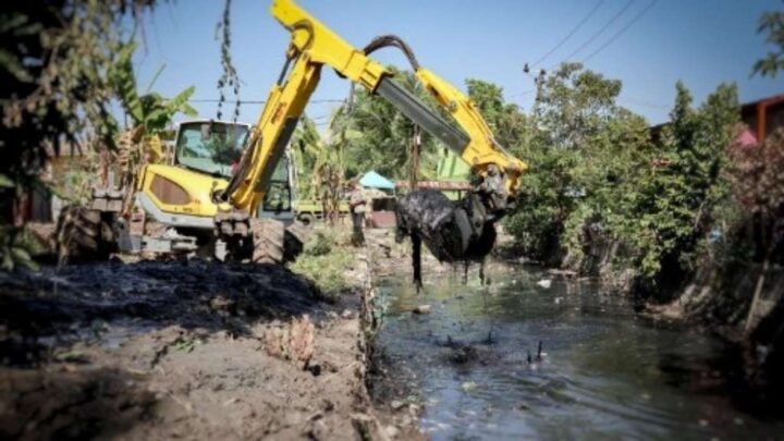 Antisipasi Genangan, Tim Satgas Drainase Dinas PU Makassar Bergerak Normalisasi Saluran Antisipasi Genangan, Tim Satgas Drainase Dinas PU Makassar Bergerak Normalisasi Saluran
