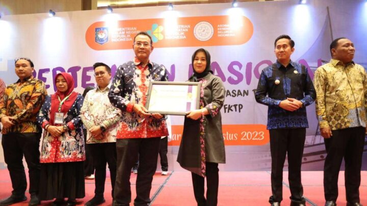 Pertemuan Nasional Adinkes, Fatmawati Rusdi Terima Penghargaan atas Dukungan Penanggulangan ATM fatmawati rusdi