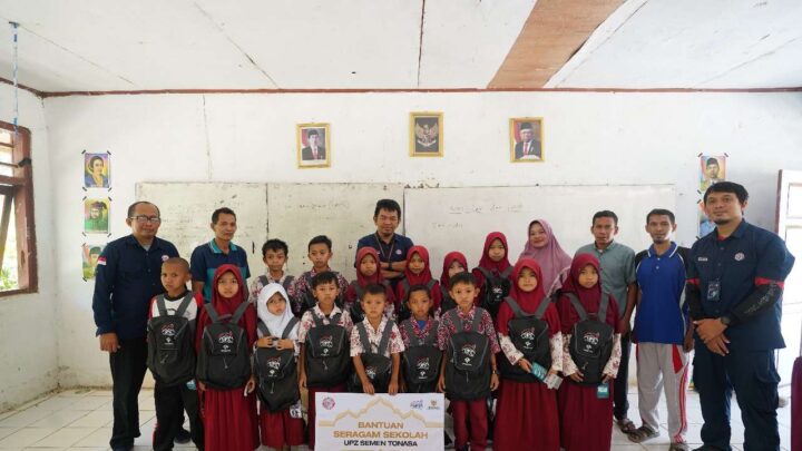 UPZ Semen Tonasa Serahkan Bantuan Perlengkapan Sekolah di Balocci Upz semen Tonasa