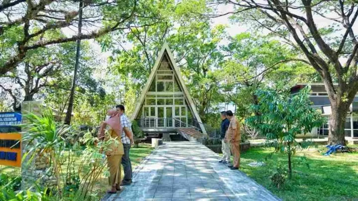 Tinjau Langsung Taman Purbakala Leang-Leang, Kemensos Siapkan Sarana untuk Aksesibilitas Peserta AHLF taman purbakala leang leang