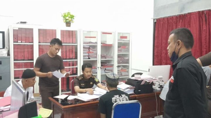 Gakkum KLHK Sulawesi Serahkan Tersangka Kasus Pengangkutan Kayu Ilegal ke Kejari Donggala gakkum klhk sulawesi