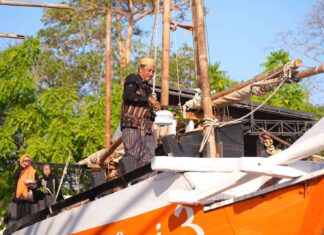 tradisi anyorong lopi