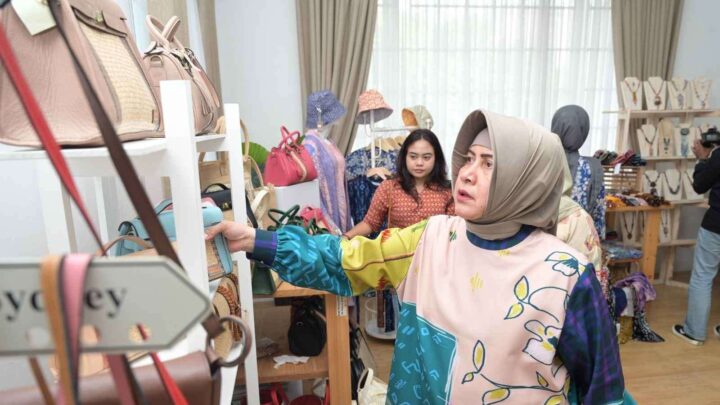 Studi Tiru di Bogor, Dekranasda dan TP PKK Makassar Sambangi Pusat Kerajinan Dekranasda Bogor dekranasda makassar