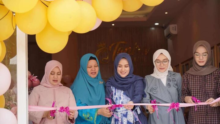Ketua DWP Kota Makassar Resmikan Tanira Clinic Premiere, Wujud Pemberdayaan Perempuan dwp kota makassar