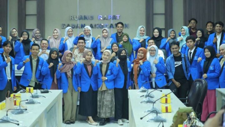 Mahasiswa S2 Ilmu Administrasi Publik UNM Ikuti Kuliah Praktis di Kantor DPRD Makassar mahasiswa s2 ilmu administrasi publik unm