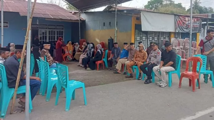 Wujud Peduli dan Empati, Kapolsek Bontonompo Gowa Melayat ke Rumah Warga yang Tengah Berduka kapolsek bontonompo