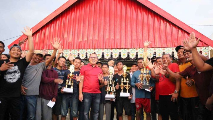 Wali Kota Makassar Danny Pomanto Saksikan Partai Final Lomba Balap Perahu di Garasikang Jeneponto wali kota makassar