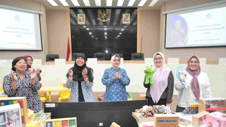Beri Bantuan APE ke 30 TK, Bunda PAUD Makassar Dorong Guru Maksimalkan Pembelajaran Kreatif paud makassar