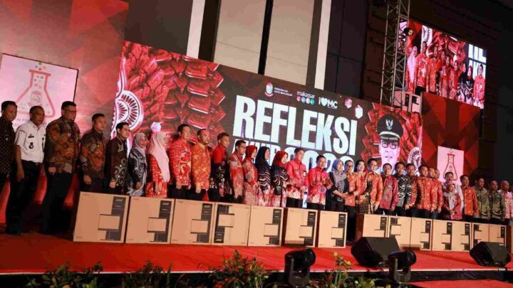 Dinas Kominfo Makassar Serahkan Komputer Kontainer Terpadu ke 15 Kecamatan dinas kominfo makassar