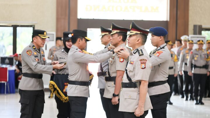 Kapolda Sulsel Pimpin Sertijab Dirsamapta dan Kabid Humas Polda Sulsel kapolda sulsel