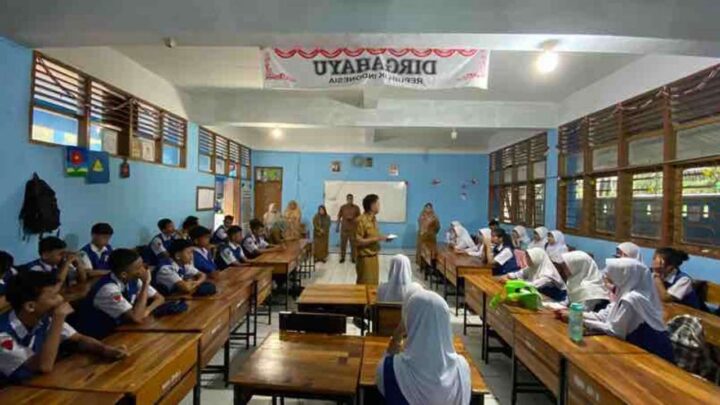 Antisipasi Kejahatan Phising, Kominfo Makassar Goes to School Hadir di SMPN 1 Makassar kominfo makassar