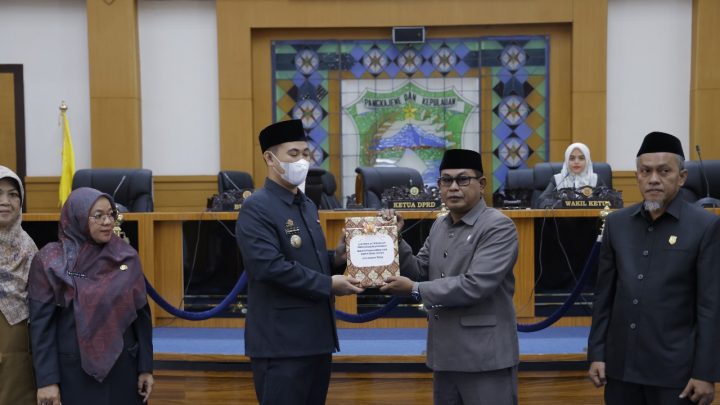 Bupati MYL Serahkan LKPJ TA 2023 Kepada DPRD Pangkep bupati myl