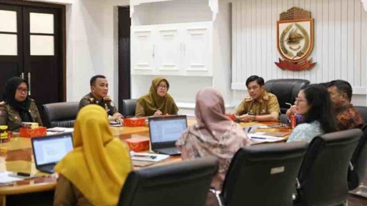PJ Sekda Makassar Pimpin Rakor Penguatan Perda KTR, Fokus Pada Sosialisasi dan Sanksi pj sekda makassar