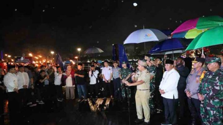 Danny Pomanto Sampaikan Makna Idul Fitri di Tengah Meriahnya Pawai Obor danny pomanto