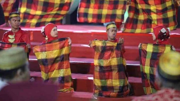 Kelompok Disabilitas Tampil Memukau di Gala Dinner PSBM XXIV dan Karnaval Kebudayaan Kota Makassar kelompok disabilitas