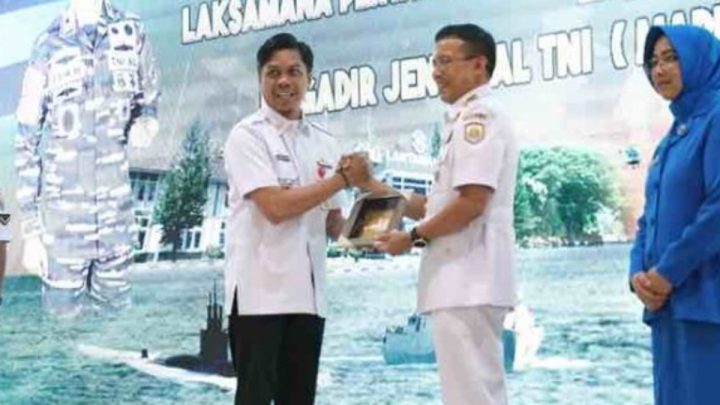 PJ Sekda Firman Pagarra Hadiri Sertijab Komandan Lantamal VI Makassar sekda firman pagarra