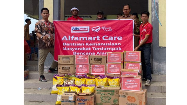 Alfamart Ikut Salurkan Bantuan untuk Para Korban Bencana Alam di Sulsel Alfamart
