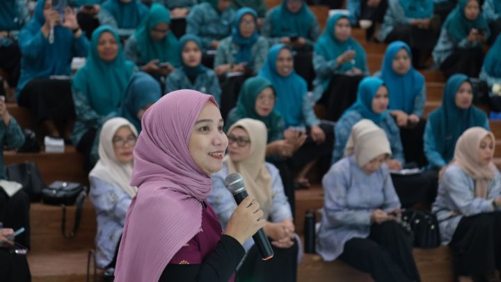 Tingkatkan Kesadaran Berinternet, TP PKK Makassar Gelar Sosialisasi Literasi Digital tp pkk makassar