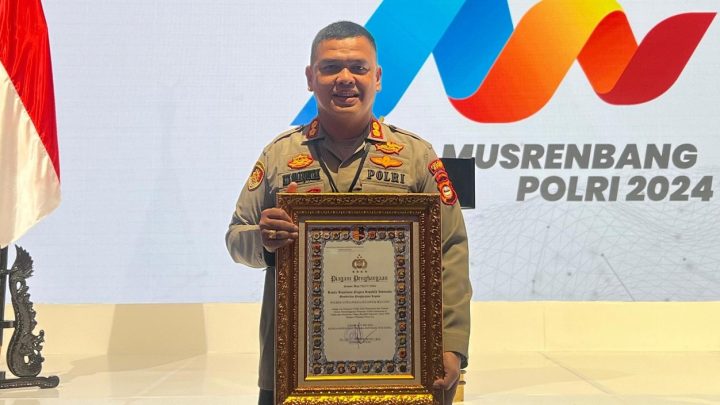 Kapolres Gowa Terima Penghargaan Sebagai Unit Pelayanan Publik Terbaik di Musrenbang Polri 2024 kapolres gowa