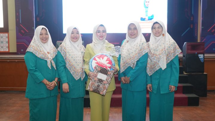 Istri-istri Karyawan Semen Tonasa Gelar Pertemuan, Hadirkan Pembicara dari AIMI Clinic Istri istri karyawan semen Tonasa