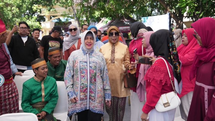 Ketua TP PKK Makassar Meriahkan Festival Kelong Anak Lorong Zona 4 di Tallo tp pkk makassar