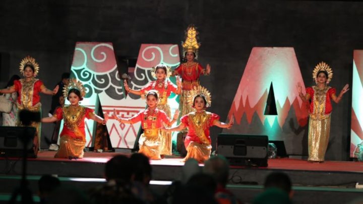 Pesona Tari Paduppa Hiasi Panggung KIM Fest 2024 di Makassar tari paduppa
