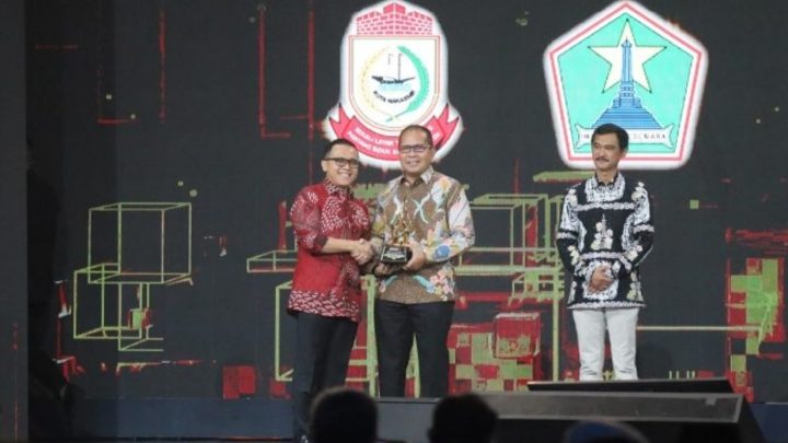 Makassar Raih Penghargaan Sebagai Kota Terbaik Dalam Pelayanan dan Keterbukaan Informasi Publik makassar penghargaan