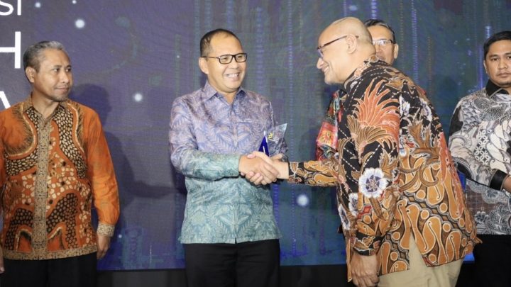 Wali Kota Makassar Danny Pomanto Raih Penghargaan Apresiasi Tokoh 2024 dari Tempo Media wali kota makassar