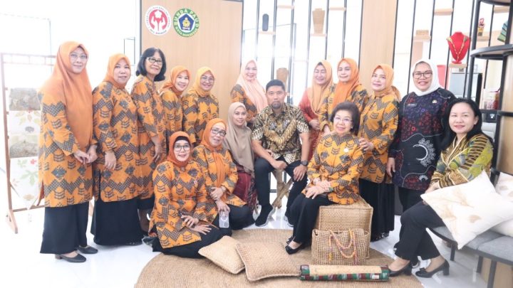 Silaturahmi Pjs Wali Kota dan Pjs Ketua TP PKK Kota Makassar, Dorong Akselerasi Program Kerja pjs wali kota makassar
