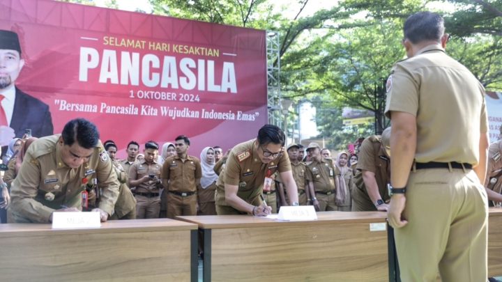 Pjs Wali Kota Makassar Arwin Saksikan Penandatanganan Pakta Integritas Netralitas ASN pjs wali kota makassar