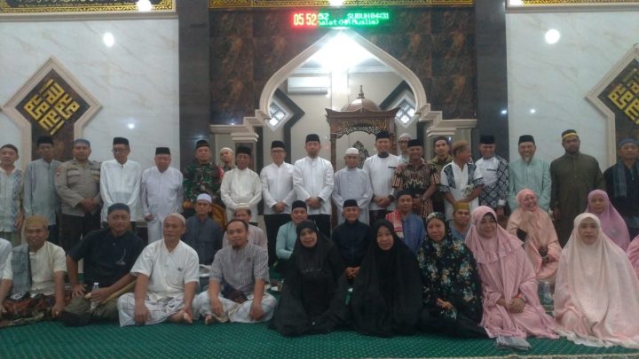 Pjs Wali Kota Arwin Azis Ajak Jemaah Masjid Darussalam Bijak Berpilkada dan Ikut Sabtu Bersih pjs wali kota makassar