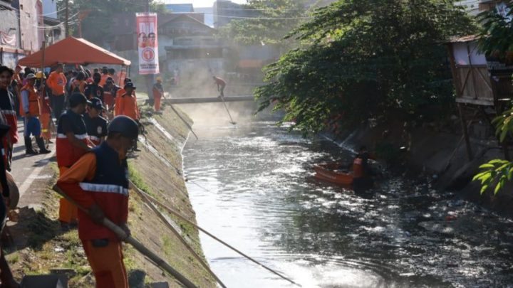 Arwin Azis Apresiasi Kekompakan Masyarakat dengan Pemkot Makassar Bersihkan Kanal arwin azis