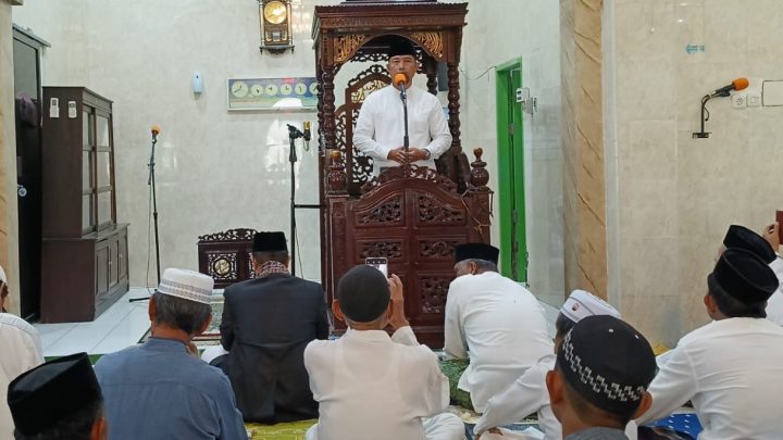 Salat Jumat, Pjs Wali Kota Makassar Arwin Azis Ingatkan Netralitas ASN pjs wali kota makassar