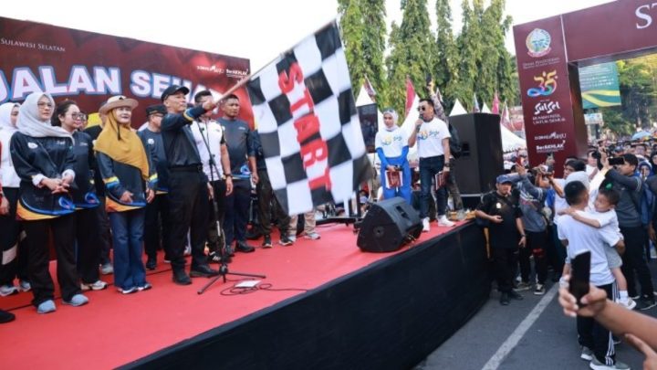Pjs Wali Kota Makassar Arwin Azis Meriahkan Jalan Sehat HUT Sulsel Bersama Pj Gubernur Prof Zudan pjs wali kota makassar