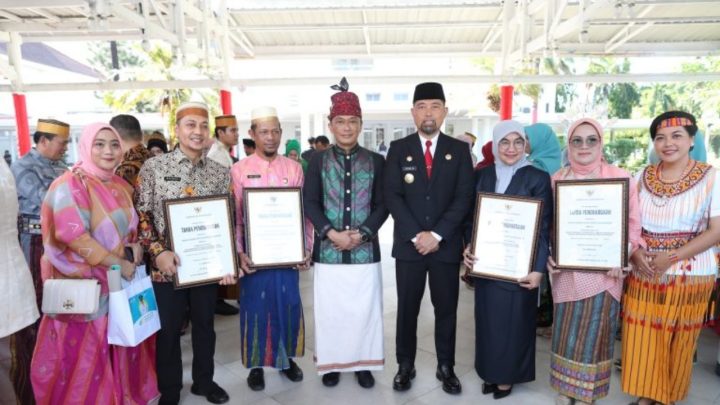 Dinas Kesehatan Kota Makassar Terima Penghargaan Penyelenggara Kesehatan Haji Terbaik 2024 dinas kesehatan makassar