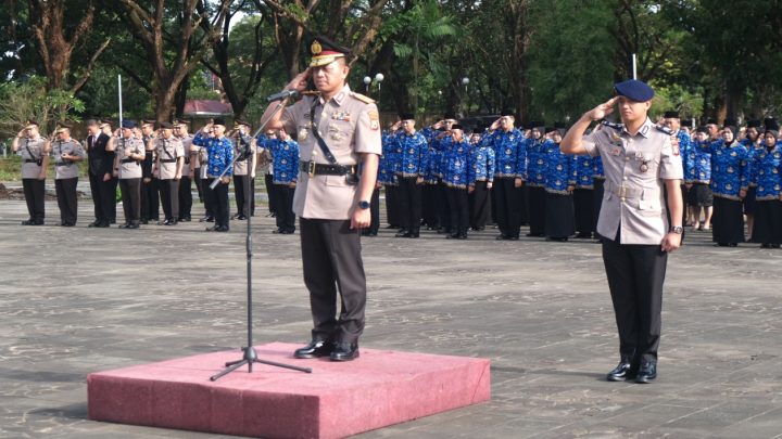 Wakapolda Sulsel Pimpin Upacara dan Tabur Bunga HUT KORPRI Ke-53 di Taman Makam Pahlawan Panaikang wakapolda sulsel