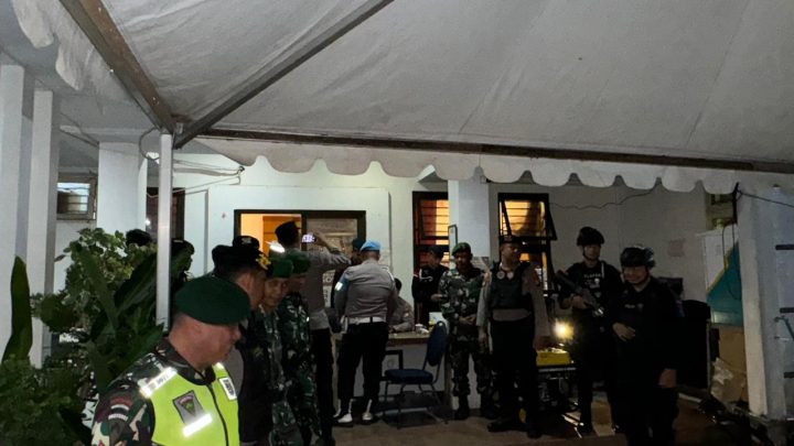 Patroli Gabungan TNI-Polri Pastikan Situasi Aman Usai Pemungutan Suara Pilkada Serentak 2024 di Gowa tni gowa