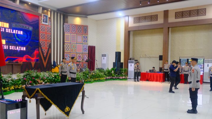 Kapolda Sulsel Pimpin Upacara Pelantikan Dirbinmas dan Serah Terima Jabatan Ka SPN Polda Sulsel kapolda sulsel