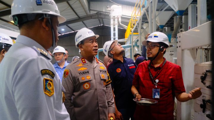 Kapolda Sulsel dan Pj Gubernur Kunjungi Gudang Bulog Sulsel untuk Pantau Stok Pangan kapolda sulsel