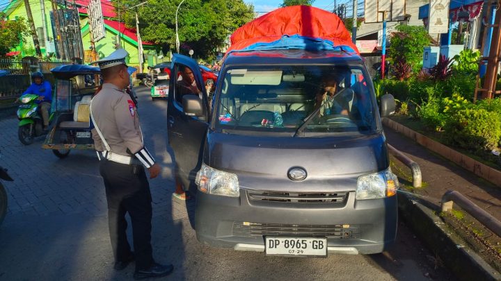 Satlantas Polres Gowa Beri Teguran Pengemudi Pick-Up ODOL dan TNKB Tidak Sesuai satlantas polres gowa