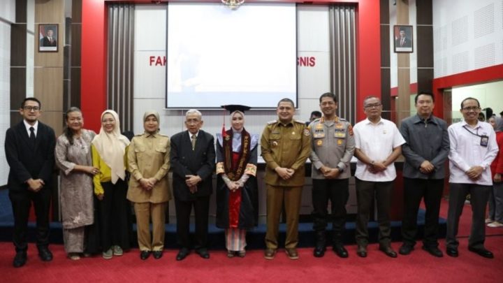 Ketua TP PKK Makassar Sampaikan Selamat Promosi Doktor Kepala Inspektorat Makassar tp pkk makassar