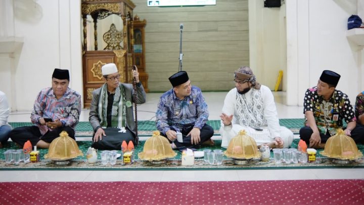 Wali Kota Makassar Silaturahmi dan Buka Puasa Bersama Ratusan Jamaah Masjid Raya wali kota makassar