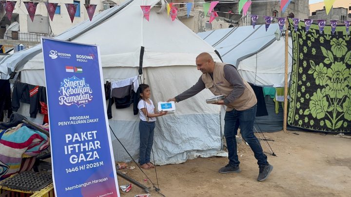 Bosowa Peduli Salurkan 500 Porsi Paket Iftar ke Gaza Palestina bosowa peduli
