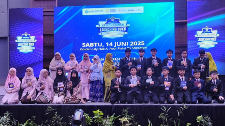 Akhirussanah Dirangkaikan Launching Buku, 126 Karya Siswa Al-Biruni Mandiri School Resmi Diterbitkan Akhirussanah