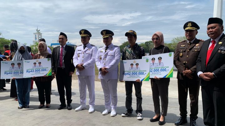 BPJamsostek Serahkan Santunan Kematian Ke Ahli Waris Non ASN dan Anggota KORPRI Saat HUT-RI di Kabupaten Luwu bpjamsostek
