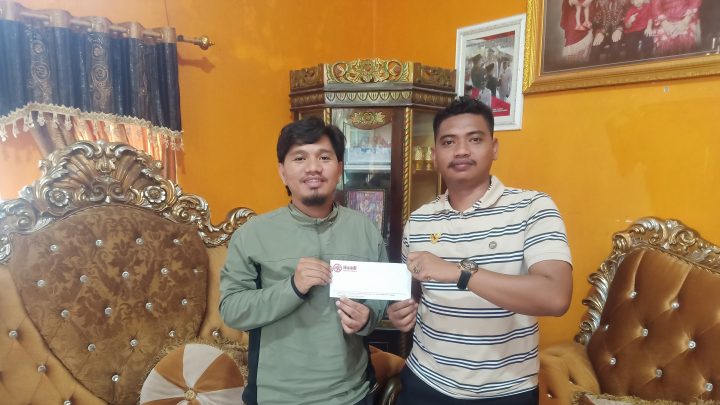 Huadi Group Bantu Token Listrik untuk Penerangan Jalan di Desa Papanloe huadi group